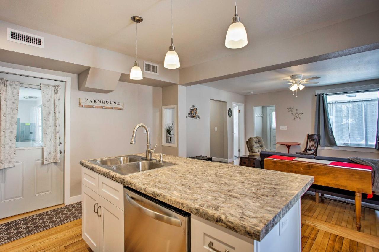 Family-Friendly Menomonie Retreat Walk To Town! Apartment ภายนอก รูปภาพ